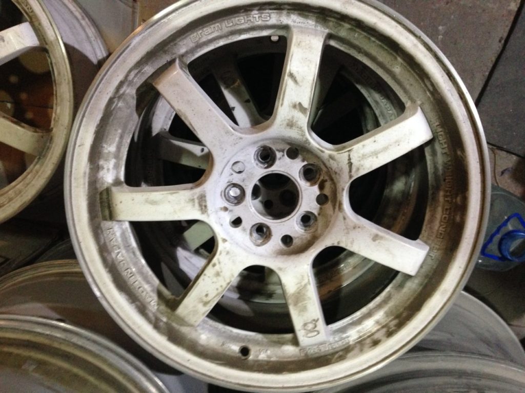 Rim repair & painting. Alloy wheel powder coating & recovery